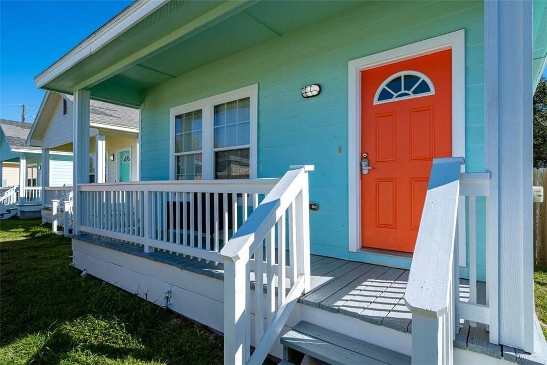 609 W Liberty St Apt 4 - Photo 2 of 9