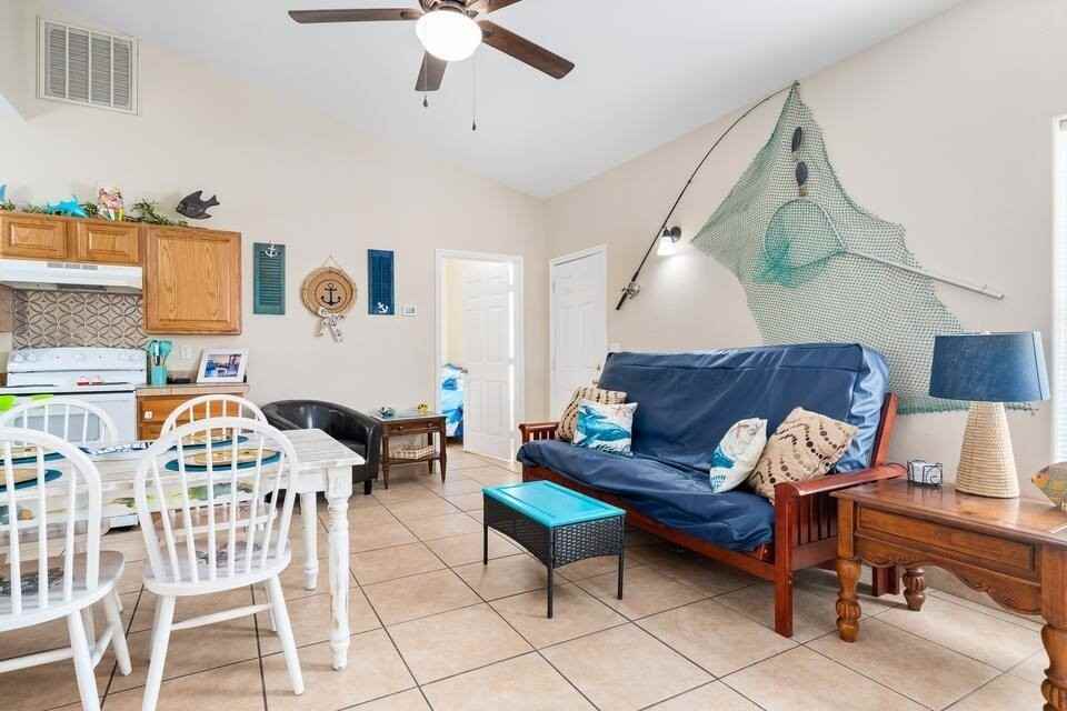 609 W Liberty St Apt 4 - Photo 6 of 9