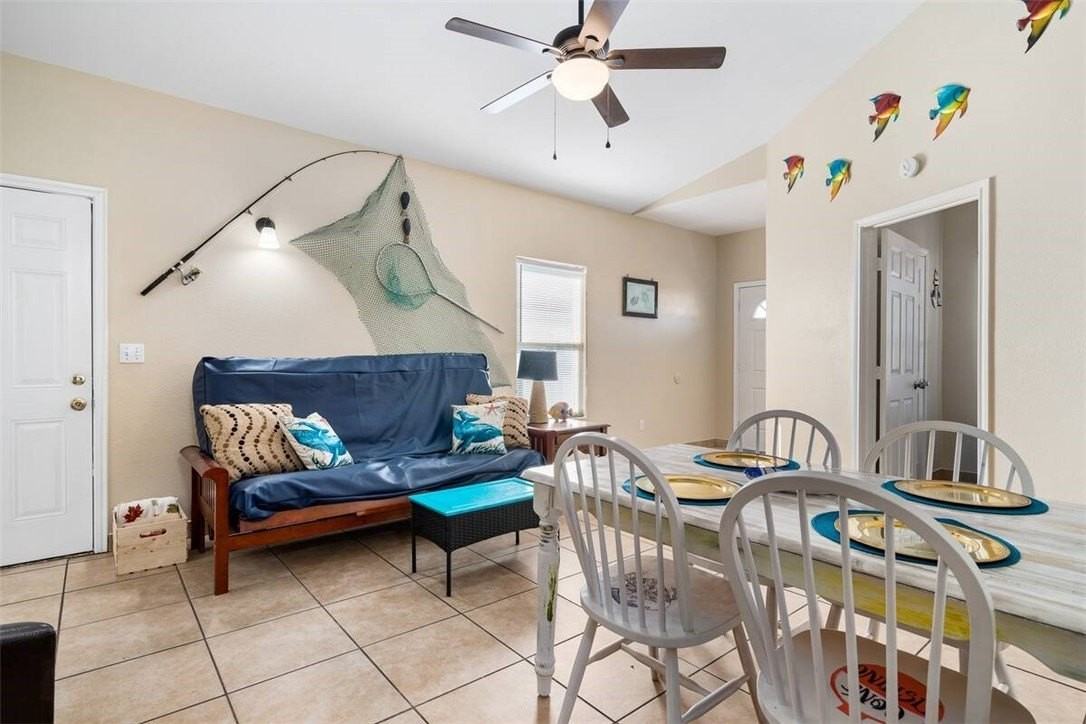 609 W Liberty St Apt 4 - Photo 7 of 9