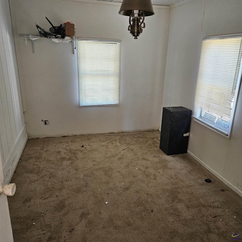 306 Kingsbury Cir - Photo 3 of 11