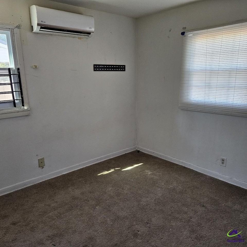 306 Kingsbury Cir - Photo 6 of 11