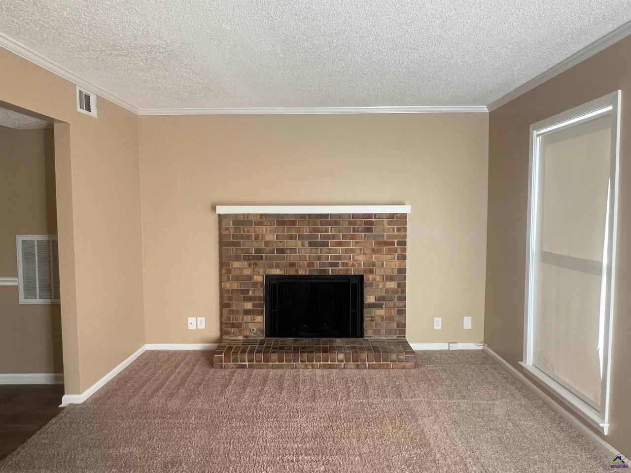 137 N Springs Ct - Photo 2 of 24