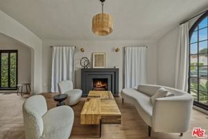 featured image of 8822 Rosewood Ave