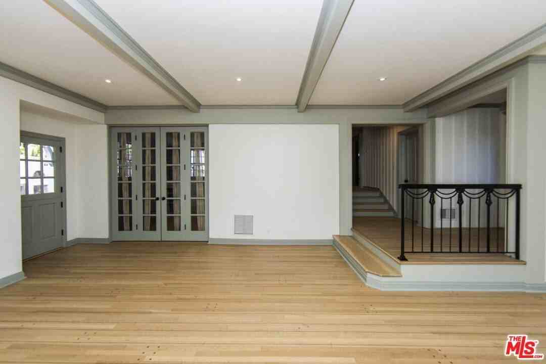 271 Loring Ave - Photo 3 of 36