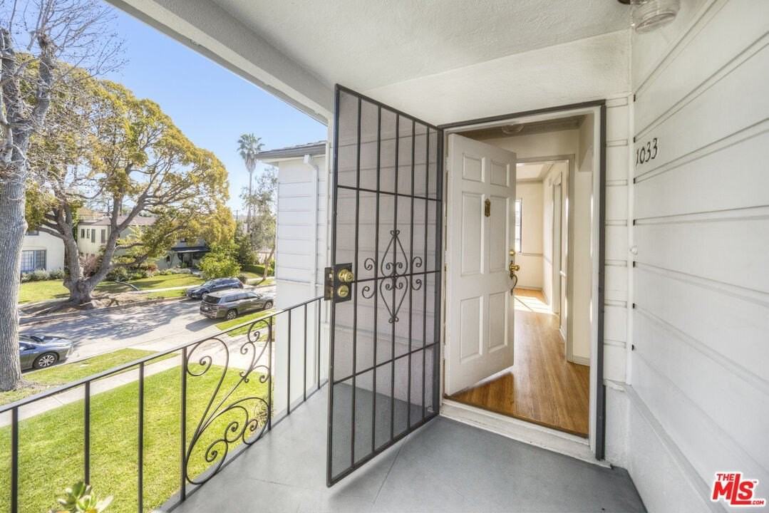 1033 S Tremaine Ave - Photo 2 of 18