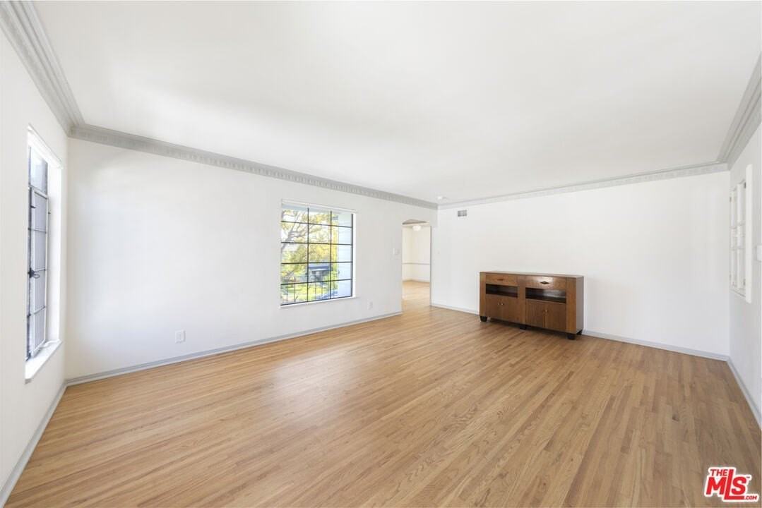 1033 S Tremaine Ave - Photo 3 of 18