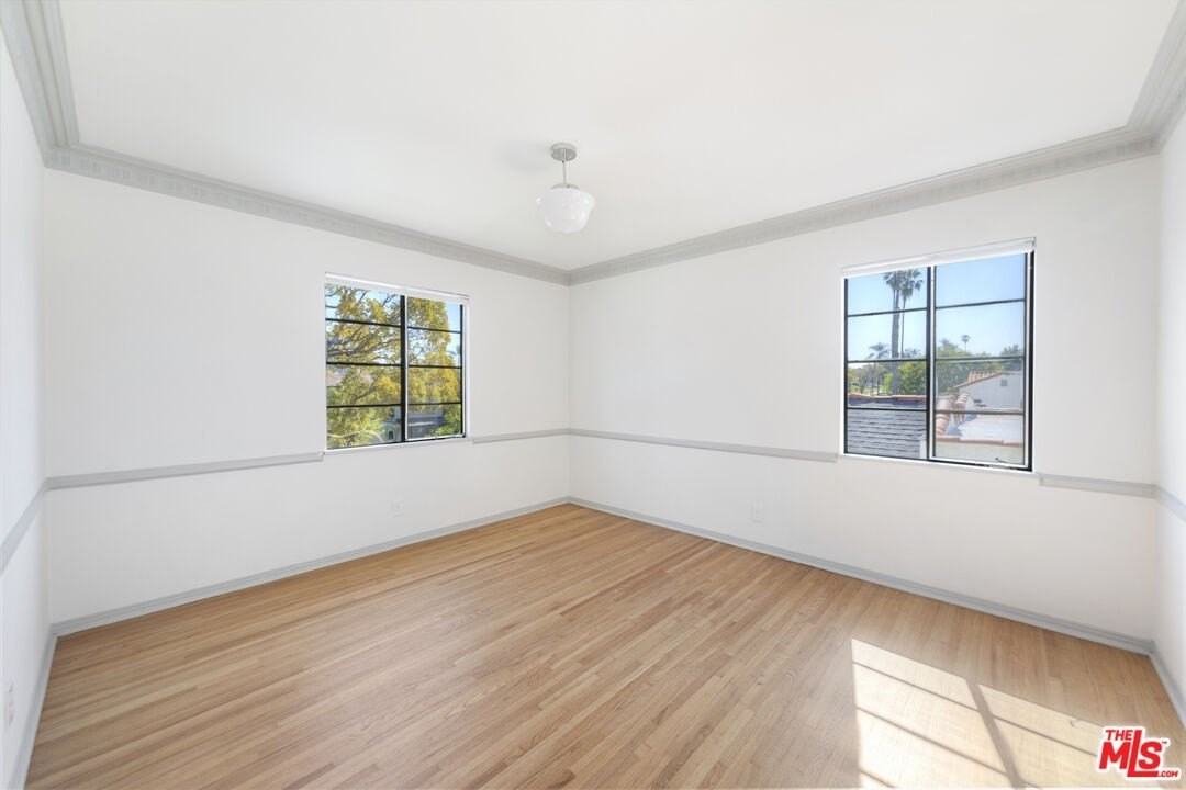 1033 S Tremaine Ave - Photo 4 of 18