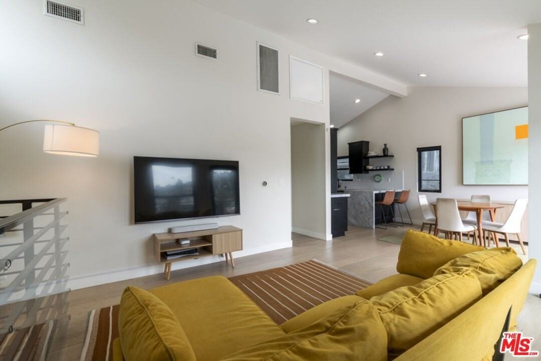 3923 Fernwood Ave - Photo 3 of 25