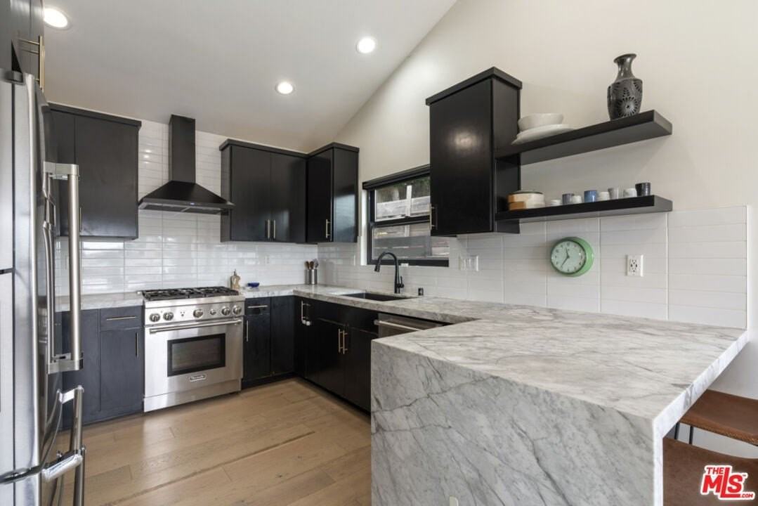 3923 Fernwood Ave - Photo 7 of 25