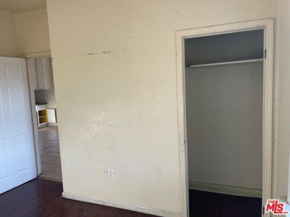 1005 W 46th St Apt 4 - Photo 4 of 6