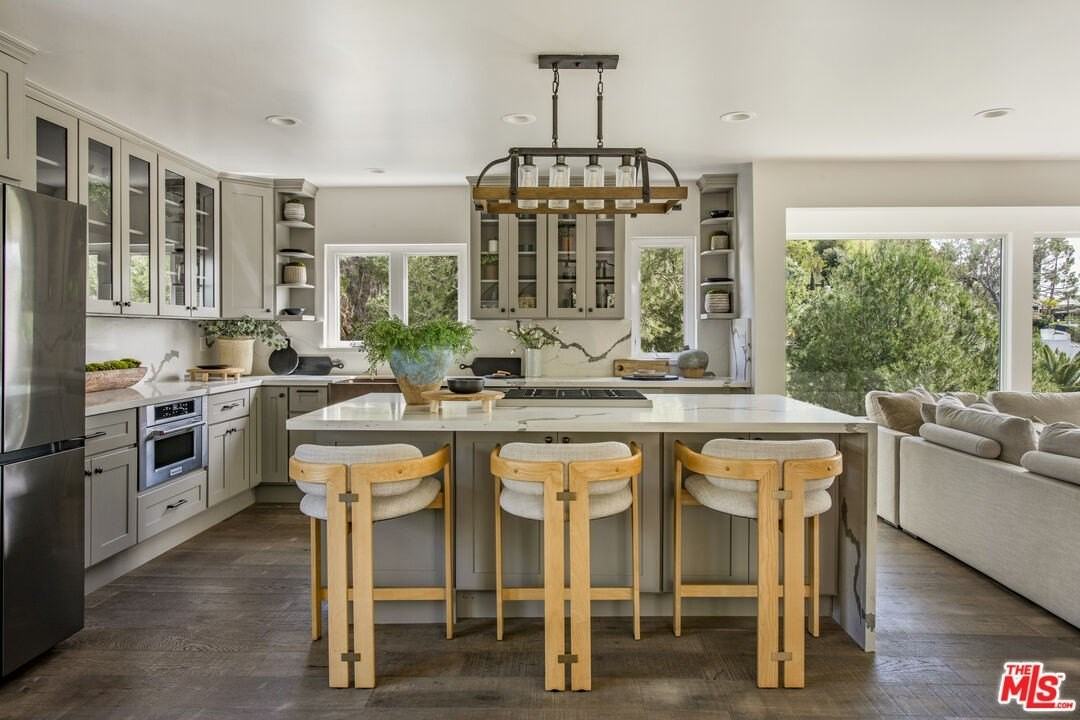 2370 San Marco Dr - Photo 2 of 40