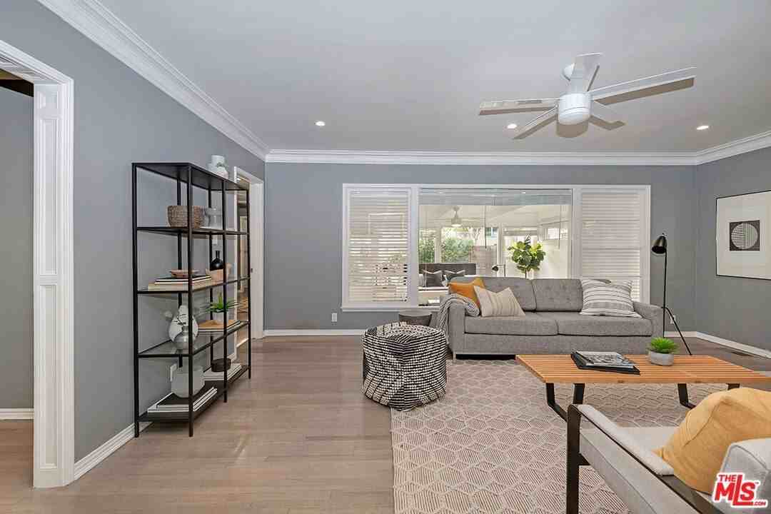 852 11th St - Photo 2 of 15