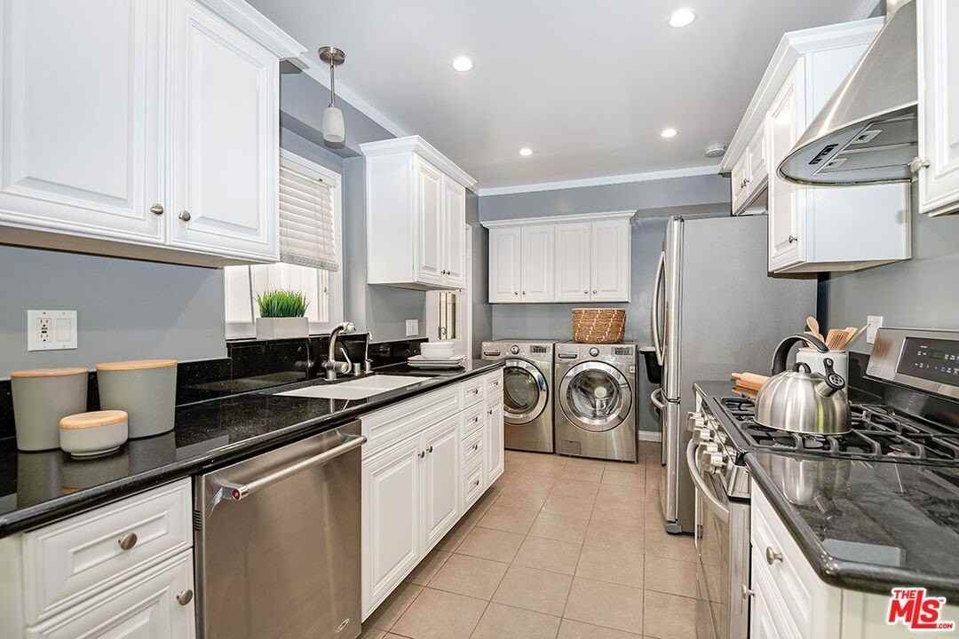 852 11th St - Photo 3 of 15