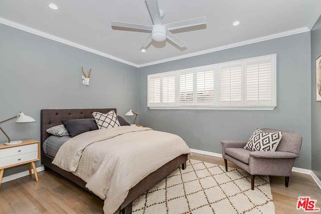 852 11th St - Photo 7 of 15