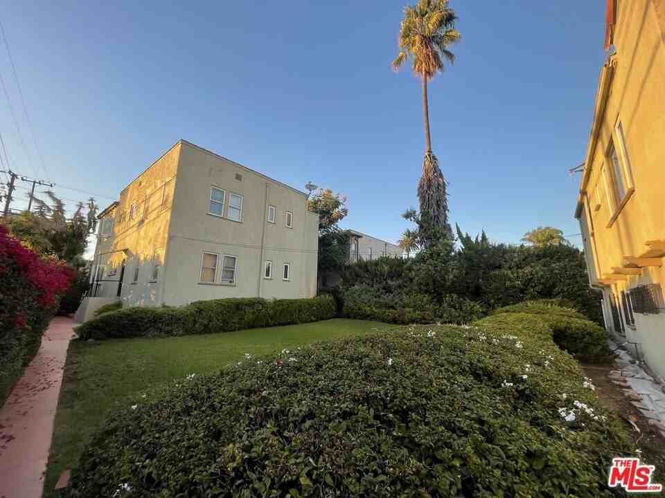 1362 S Stanley Ave Unit 1/2 - Photo 2 of 18