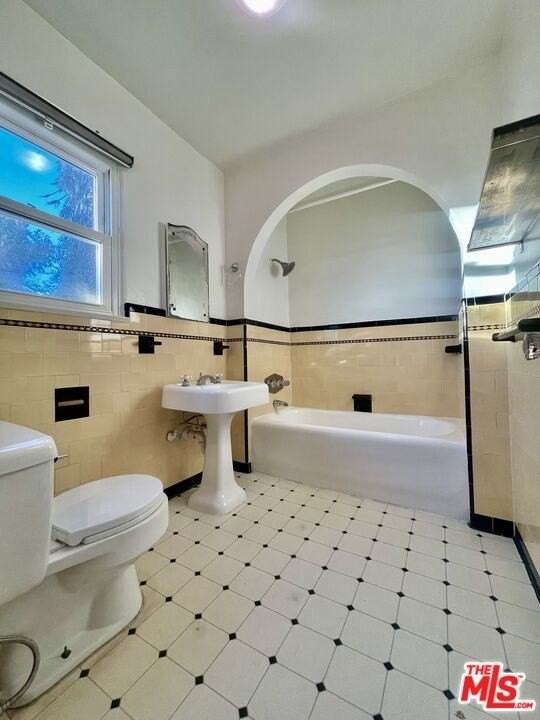 1362 S Stanley Ave Unit 1/2 - Photo 4 of 18