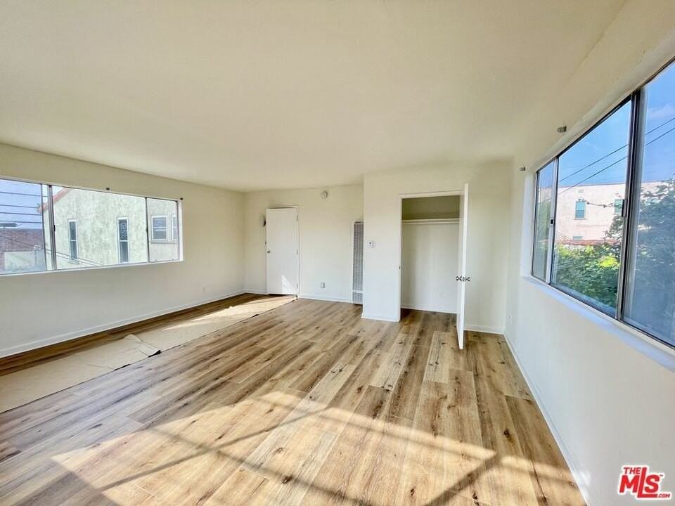 1362 S Stanley Ave Unit 1/2 - Photo 5 of 18