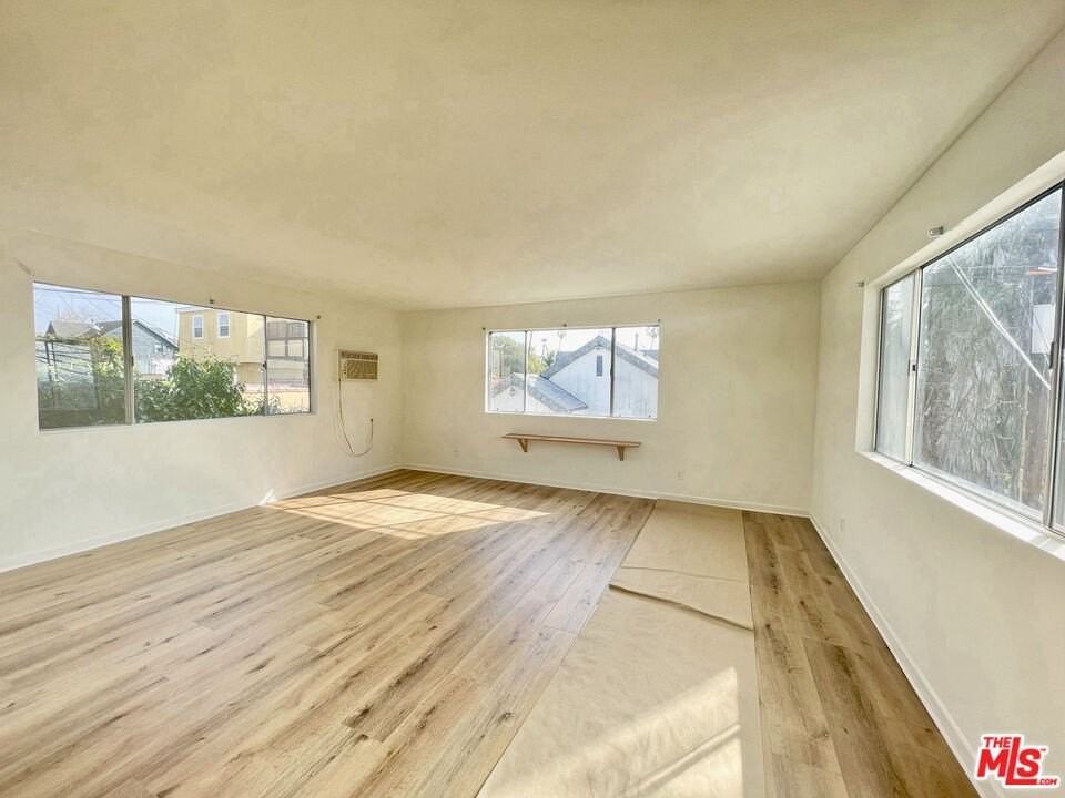 1362 S Stanley Ave Unit 1/2 - Photo 6 of 18