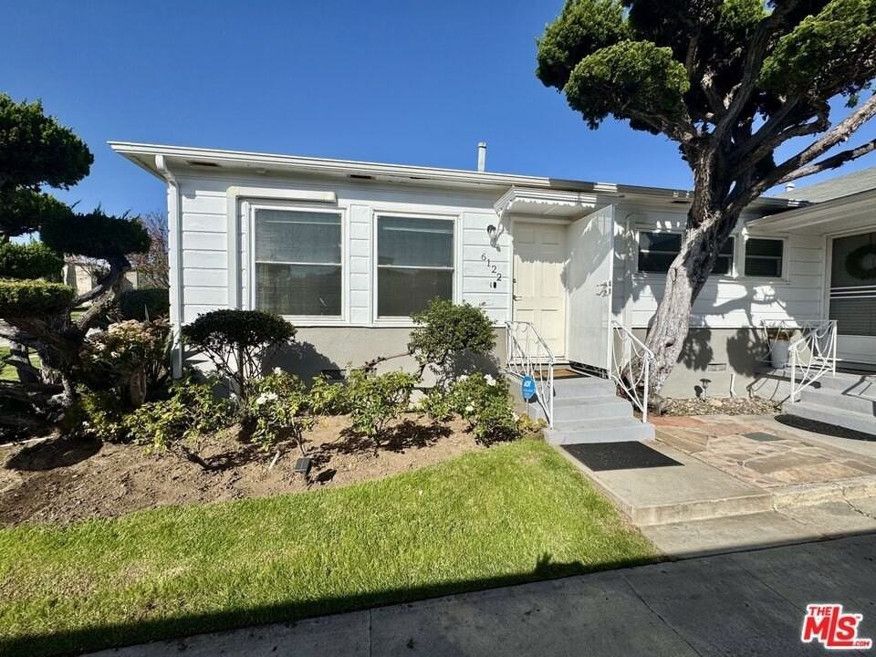 6122 S Fairfax Ave - Photo 2 of 18