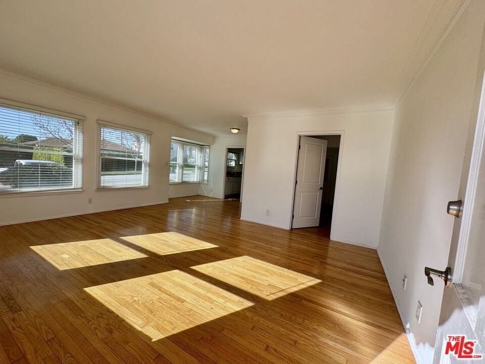 6122 S Fairfax Ave - Photo 3 of 18