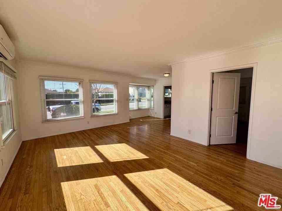 6122 S Fairfax Ave - Photo 4 of 18