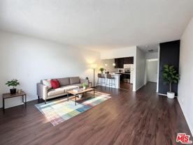 1137 W 36th Pl Apt 9 #Apt 9 - Photo 1 of 1