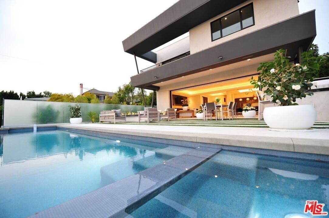 2030 Talmadge St - Photo 6 of 41