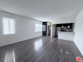1137 W 36th Pl Apt 6 #Apt 6 - Photo 1 of 1