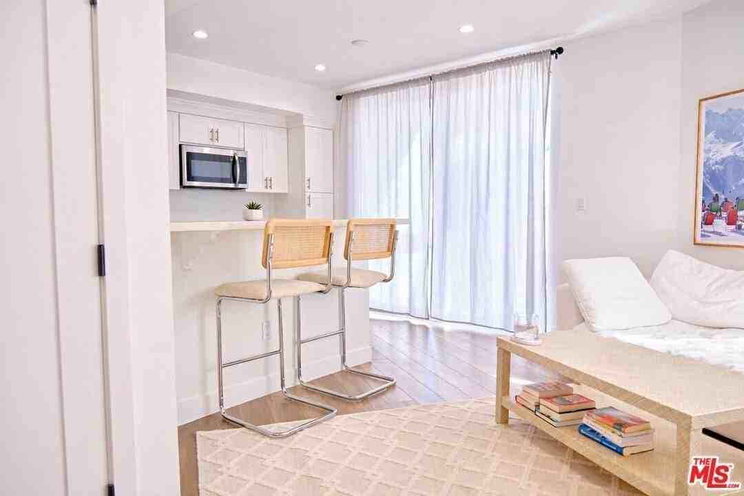 842 11th St Apt 4b - Photo 2 of 17