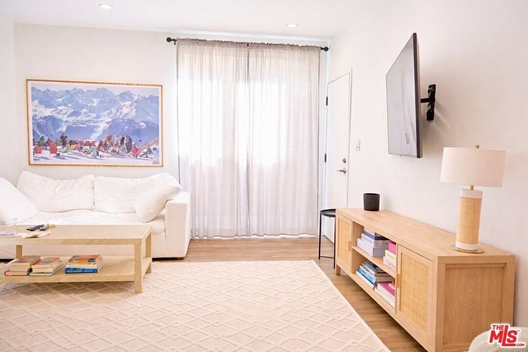 842 11th St Apt 4b - Photo 5 of 17