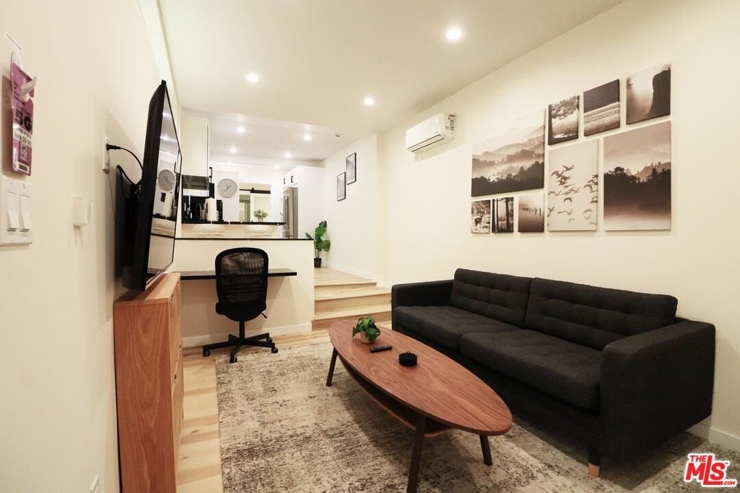 9040 Phyllis Ave Apt B #Apt B