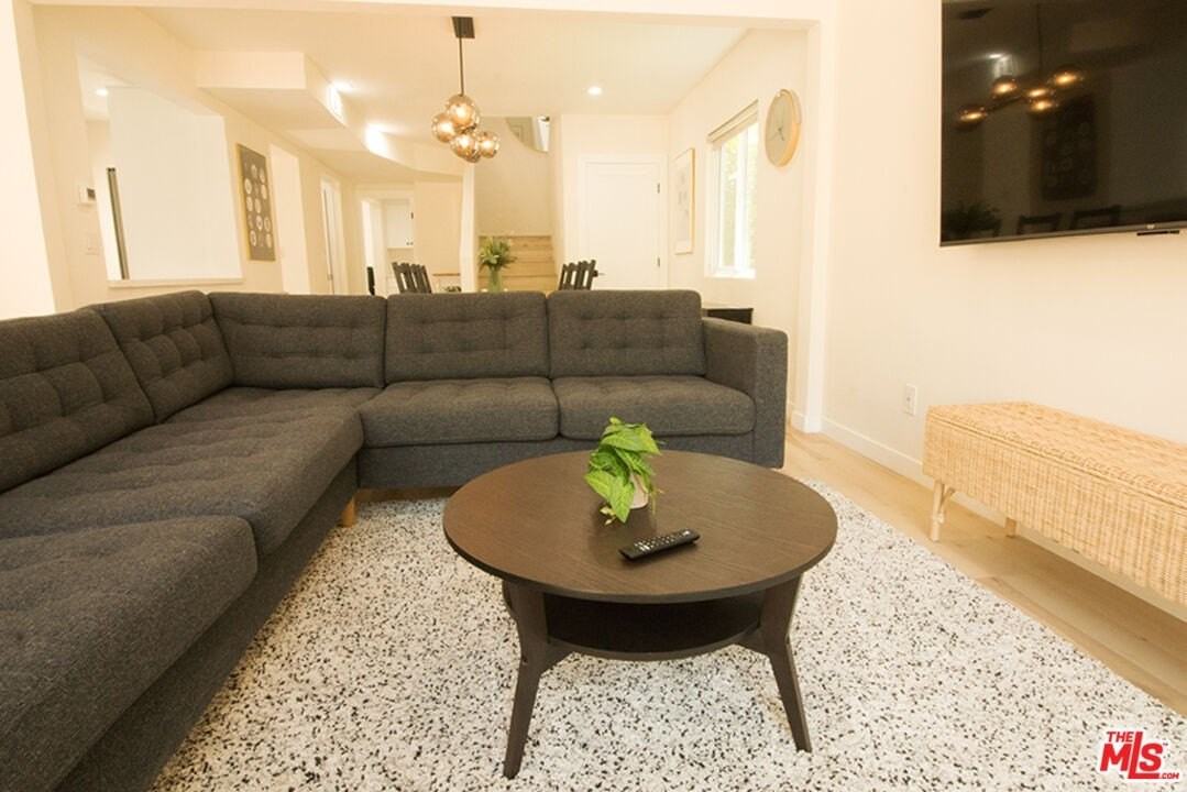 9042 Phyllis Ave Unit A - Photo 3 of 28