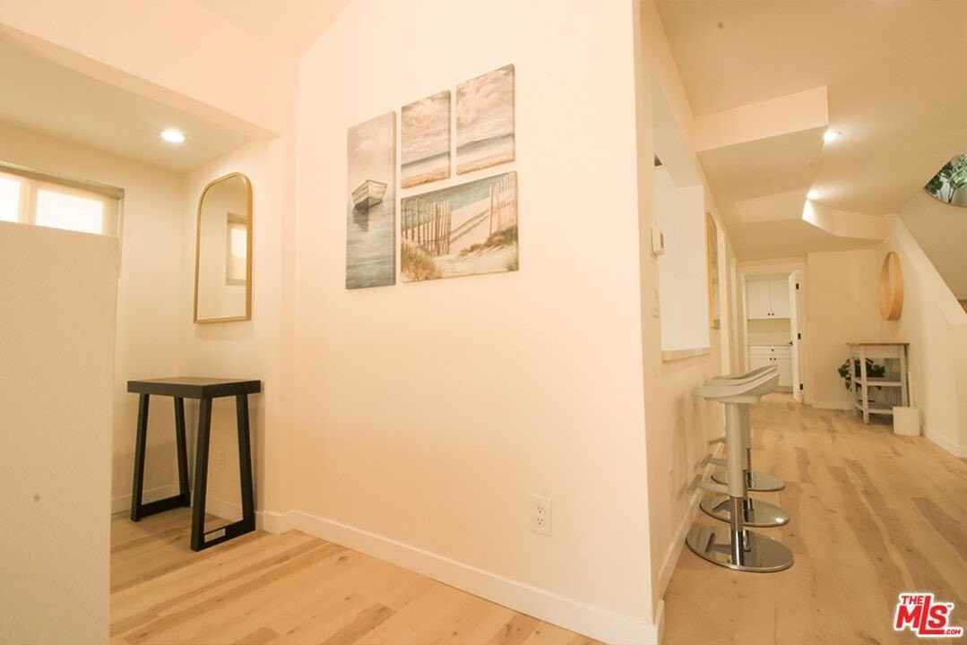 9042 Phyllis Ave Unit A - Photo 6 of 28