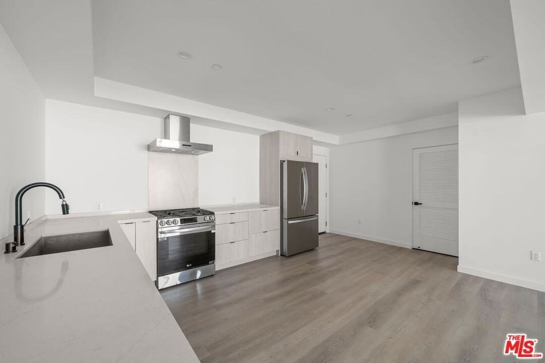 3755 S Canfield Ave Unit 301 - Photo 3 of 33