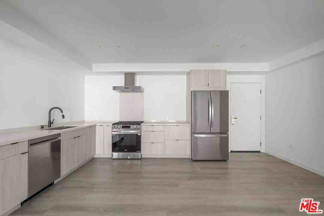 3755 S Canfield Ave Unit 301 - Photo 4 of 33