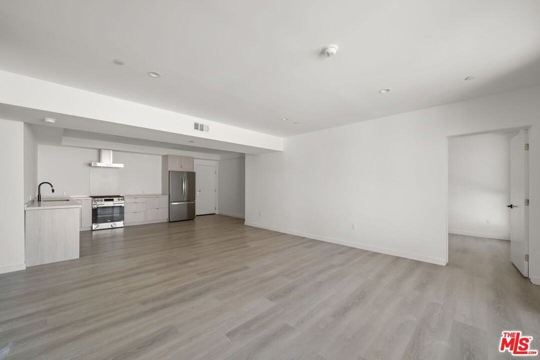 3755 S Canfield Ave Unit 301 - Photo 5 of 33