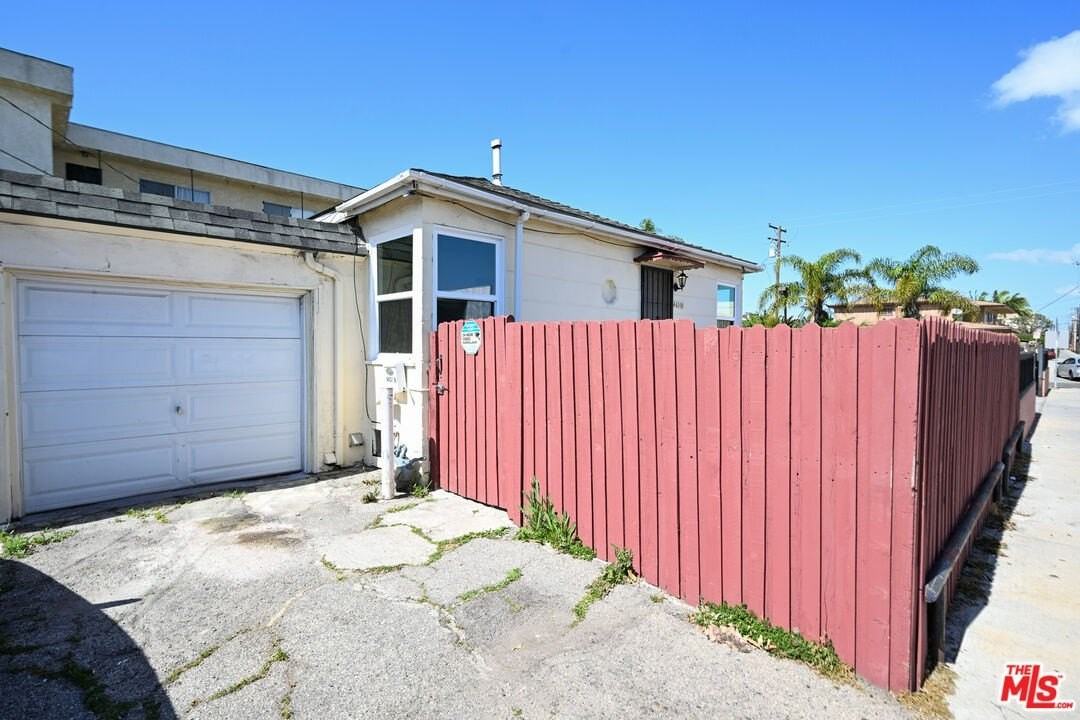 4430 W 134th St Apt B - Photo 2 of 10