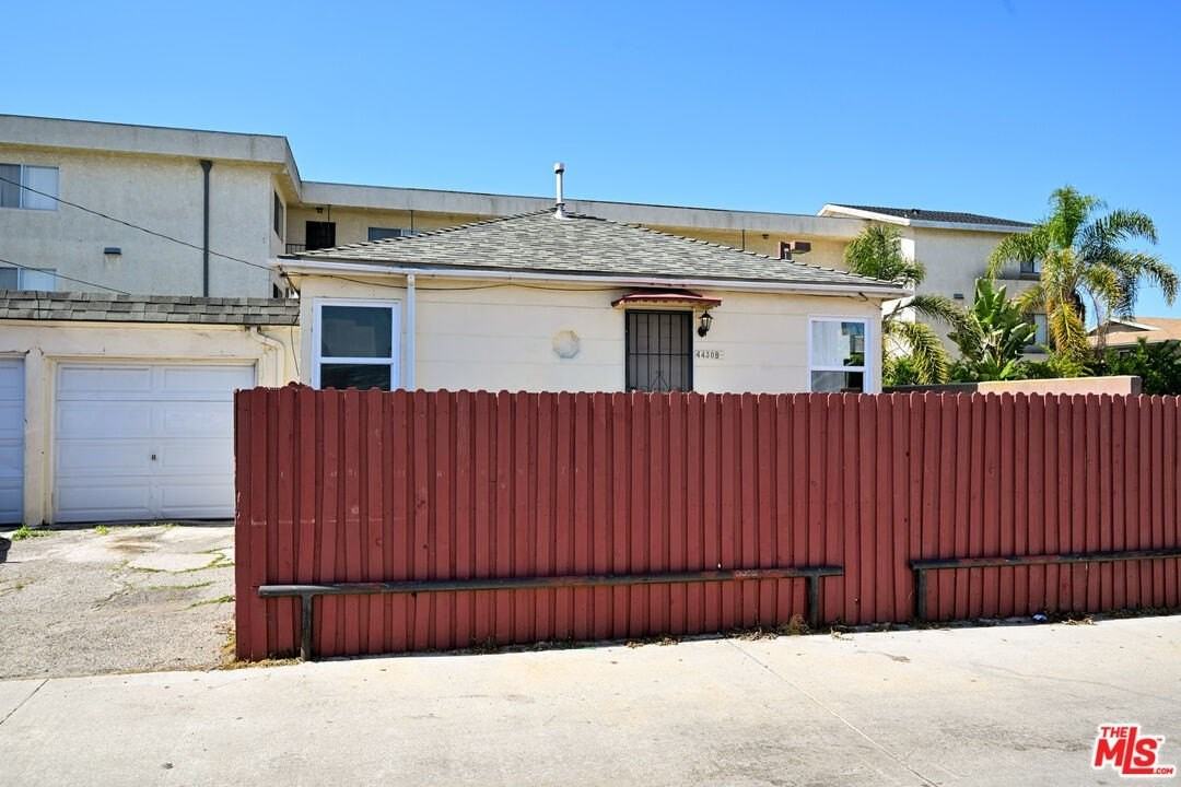 4430 W 134th St Apt B - Photo 3 of 10