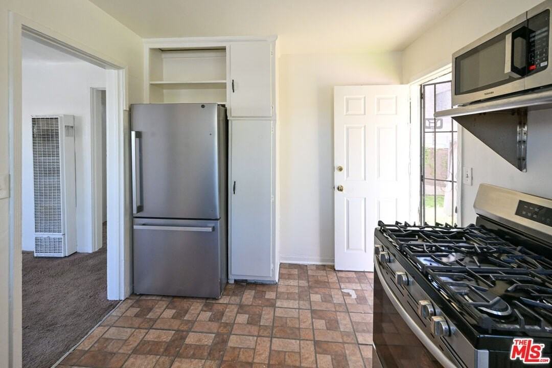 4430 W 134th St Apt B - Photo 6 of 10