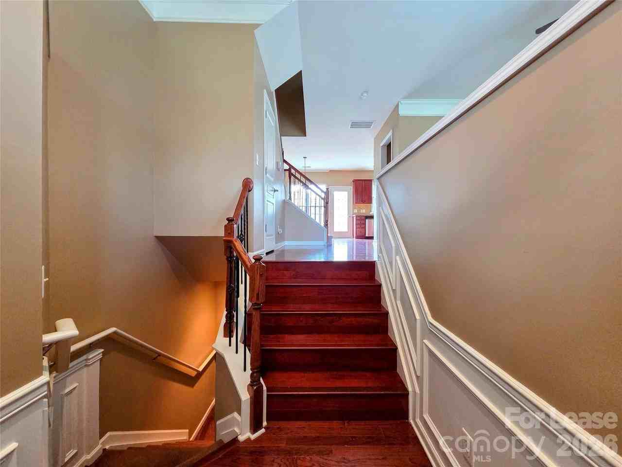 1114 Drayton Ct - Photo 2 of 31