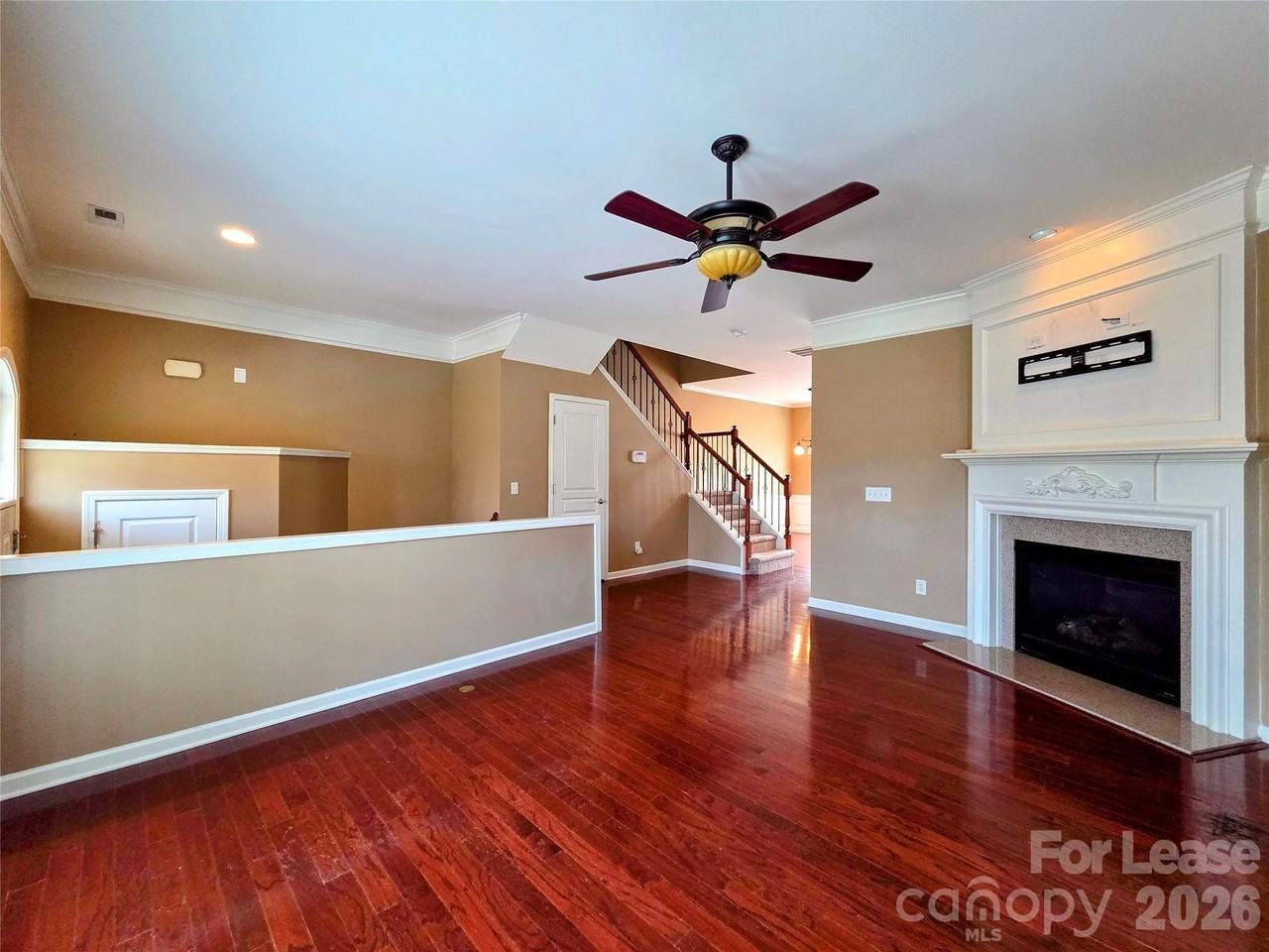 1114 Drayton Ct - Photo 6 of 31