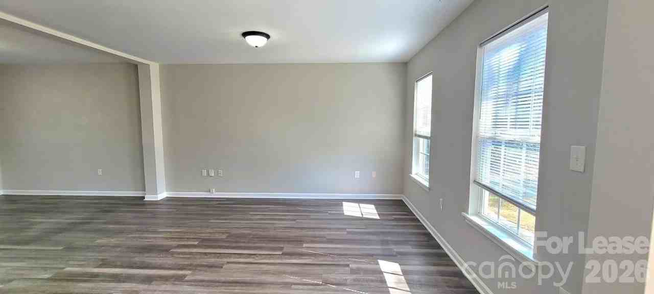 4539 Springview Rd - Photo 3 of 19