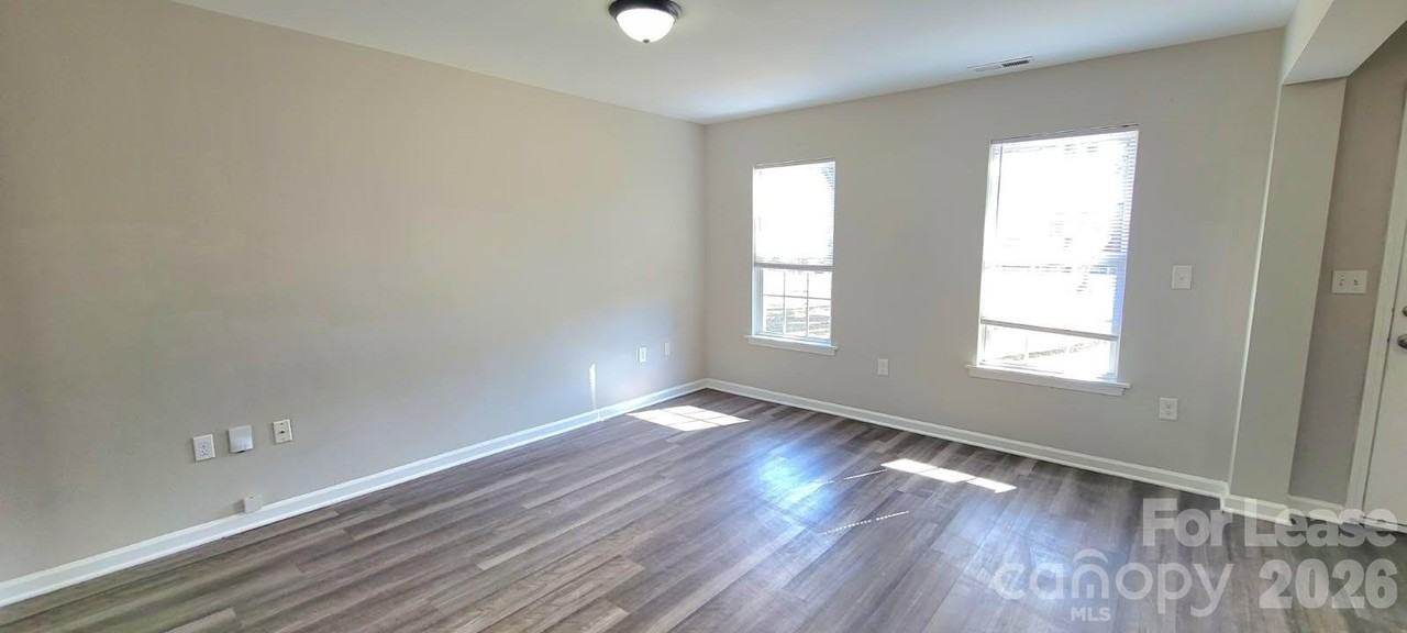 4539 Springview Rd - Photo 5 of 19