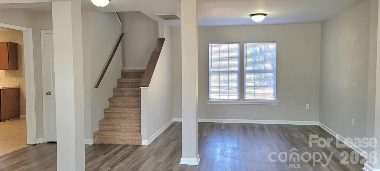 4539 Springview Rd - Photo 6 of 19