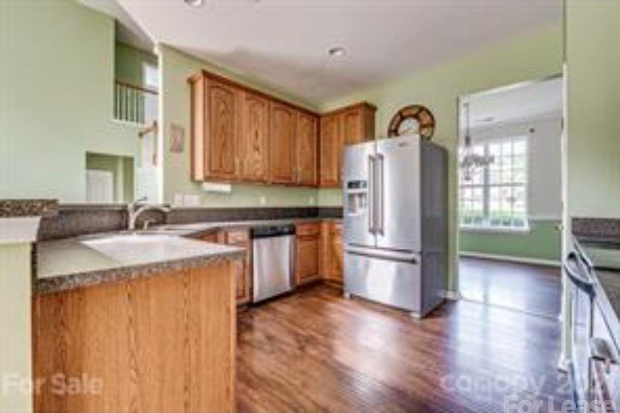 1505 Niall Ln - Photo 4 of 31