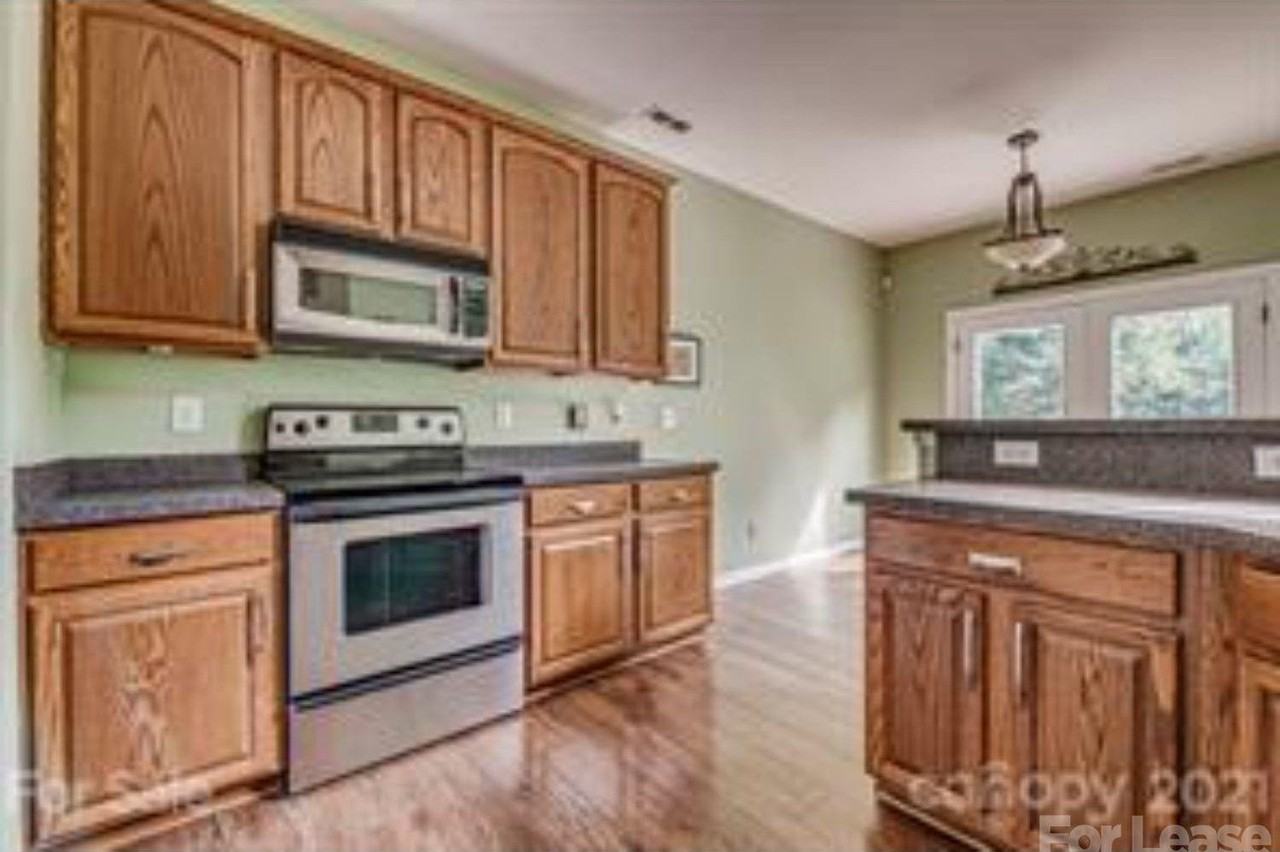 1505 Niall Ln - Photo 6 of 31