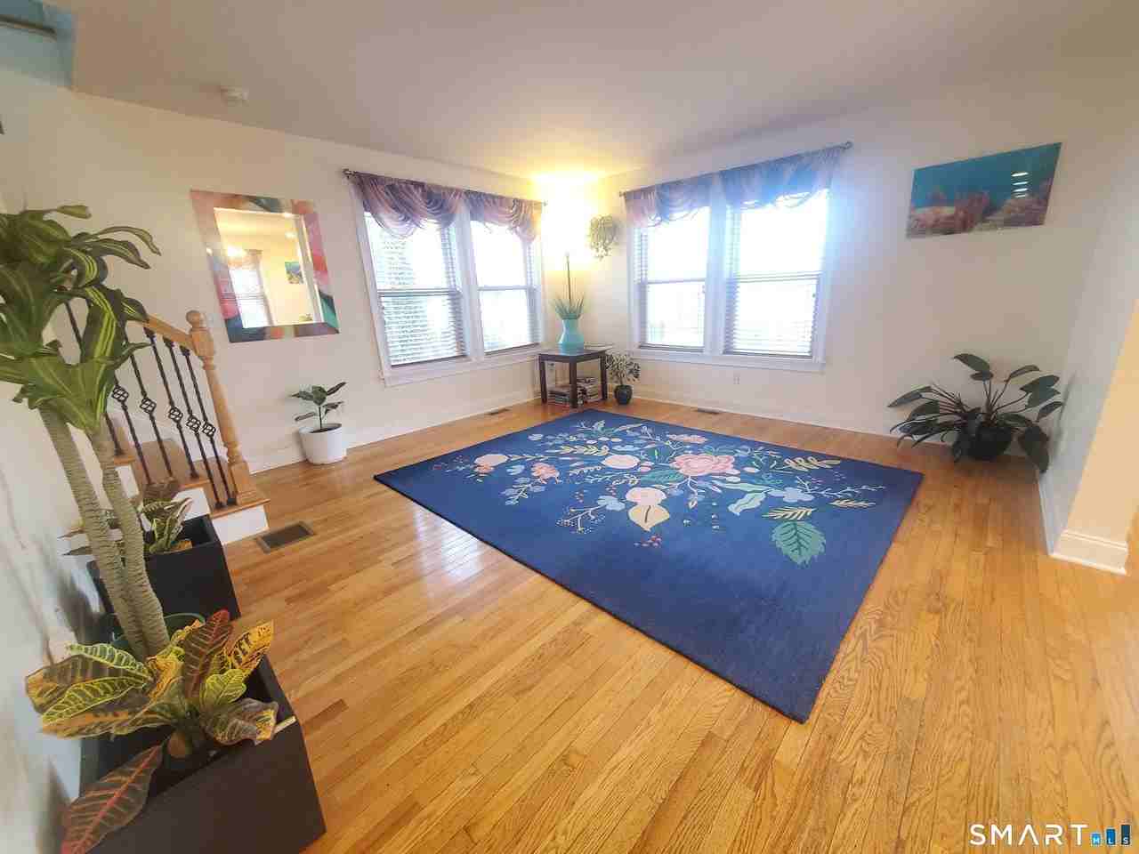 1093 Shippan Ave - Photo 4 of 40