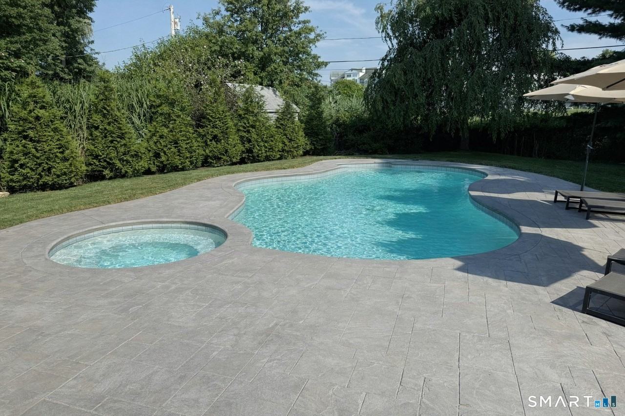 58 Davenport Dr - Photo 3 of 37