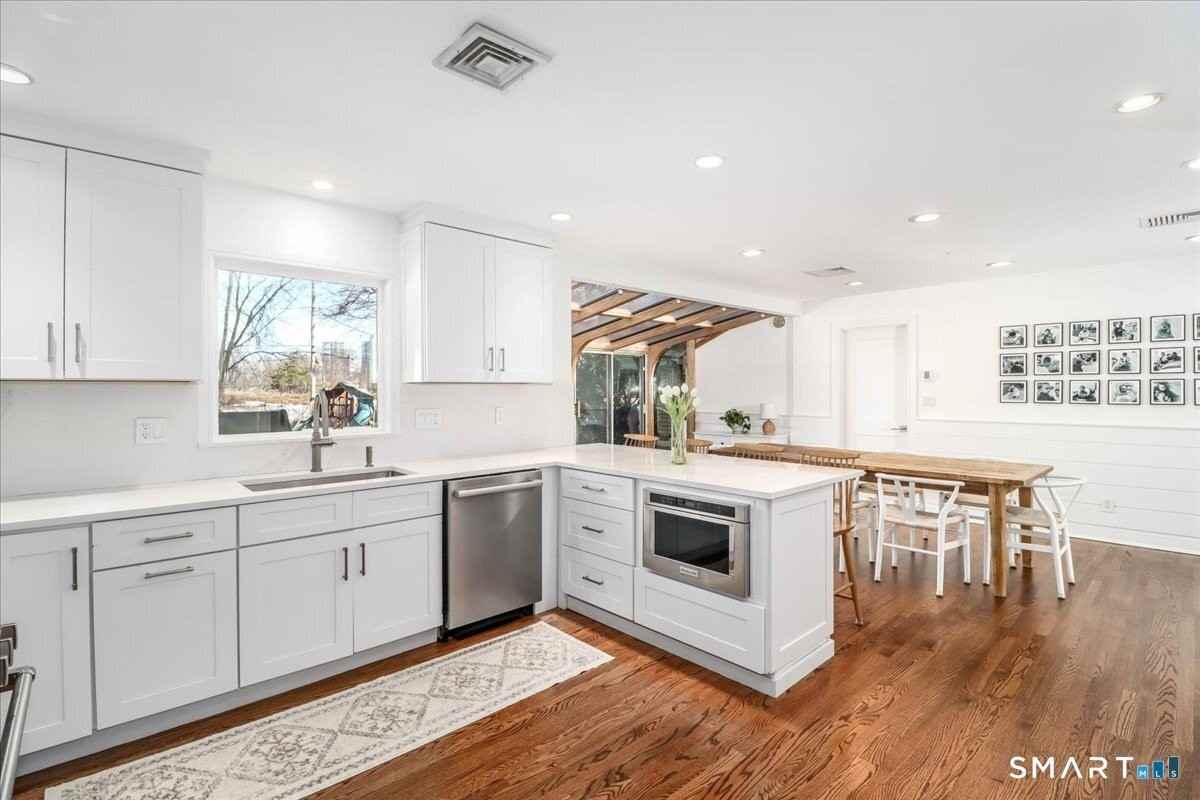 58 Davenport Dr - Photo 6 of 37