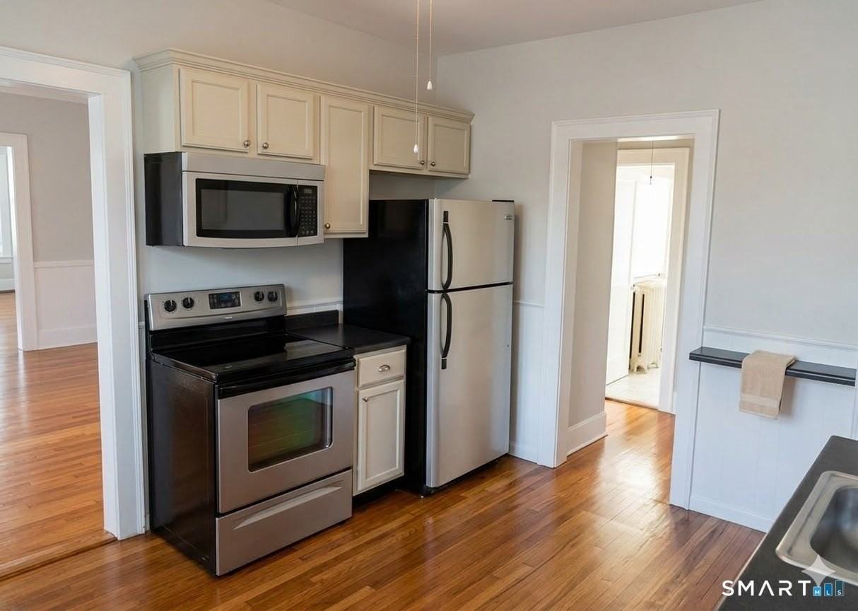 65 Burr St 2nd Fl - Photo 4 of 11